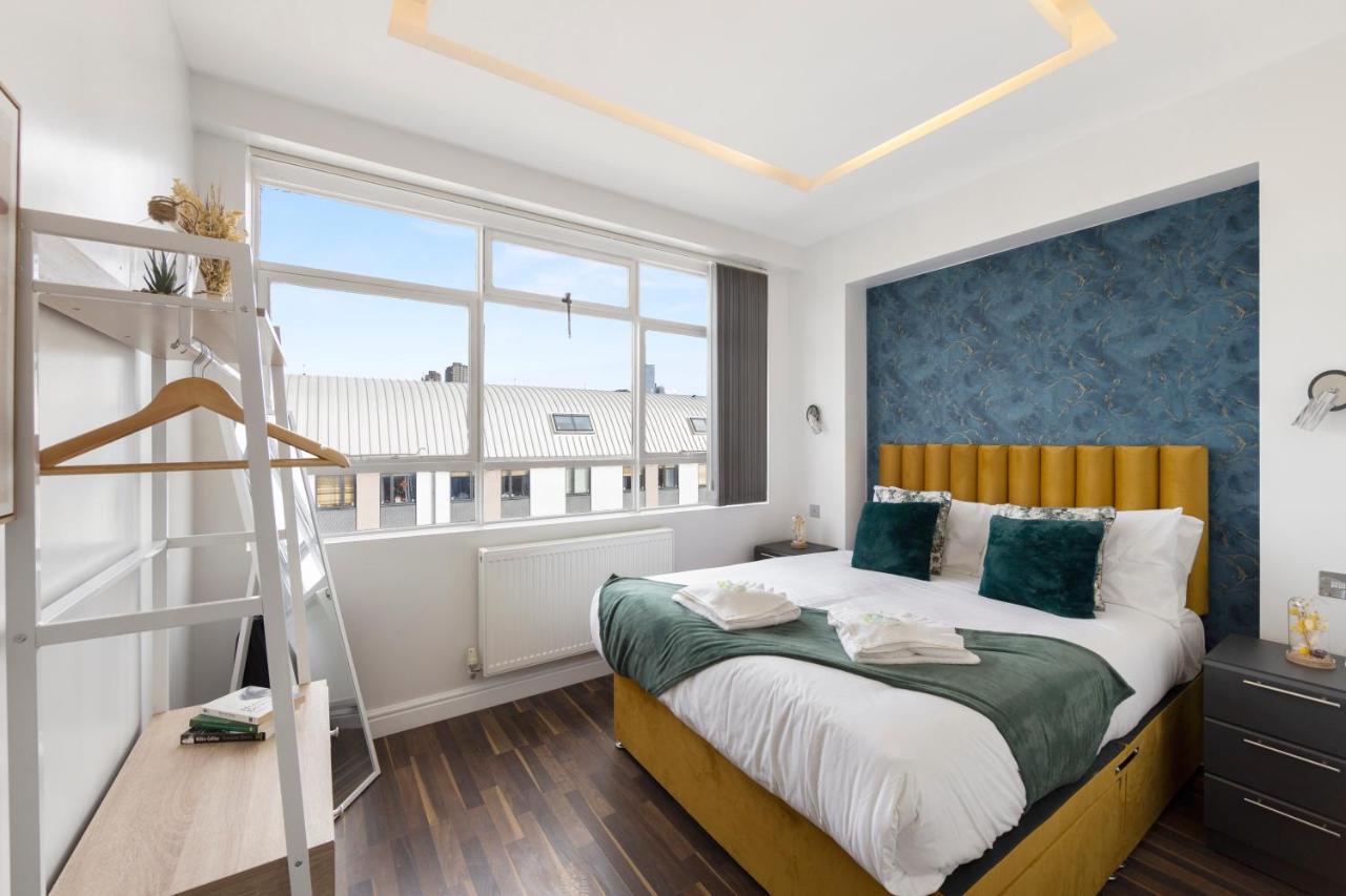 Central Located In City Of - Farringdon Station * Londra
