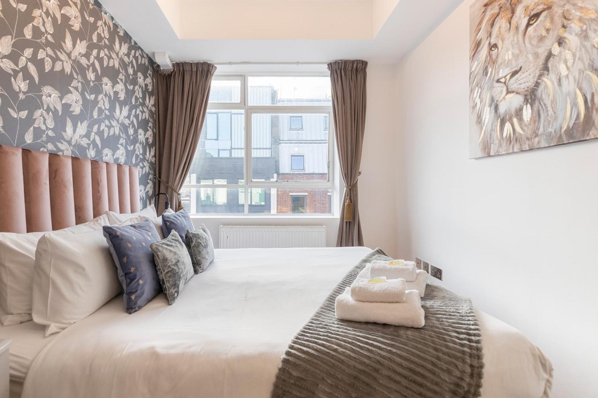 Central Located In City Of - Farringdon Station * Londra